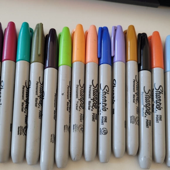 SHARPIE Color 24 Set: Includes 1 Silver Metallic Sharpie - Picture 7 of 7